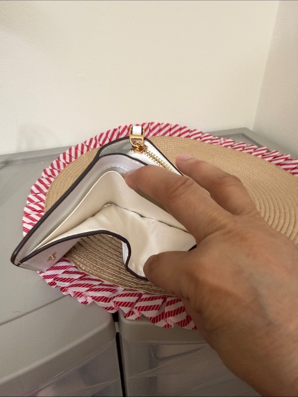 Tory Burch White Perforated Patent Zip Wallet with Gold Logo - Picture 8 of 16